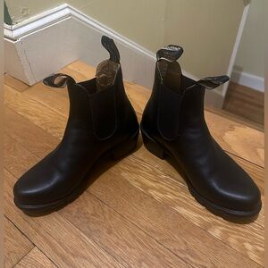 Size 4 Blundstone 1671 Low Heel Black Boot (US Women's 7)